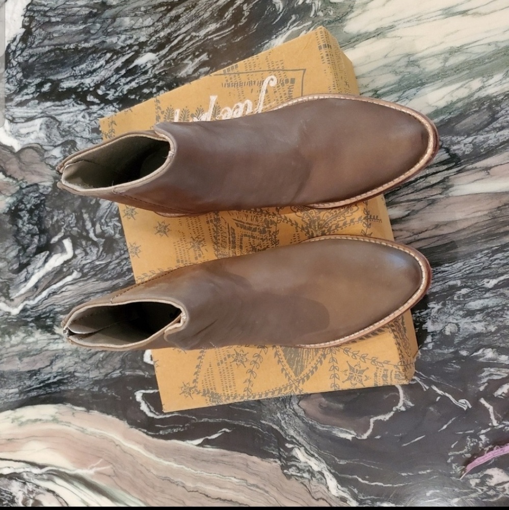 Free People.Century Flat Taupe Ankle Boots - Picture 4 of 7